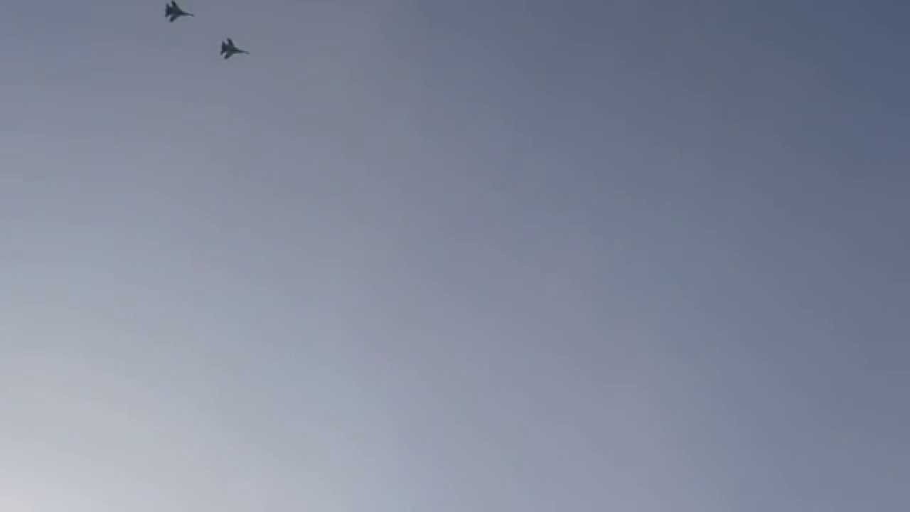 Истребители в небе над ОГА Донецка