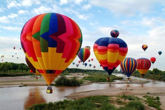 12 самых зрелищных фестивалей воздушных шаров в мире
