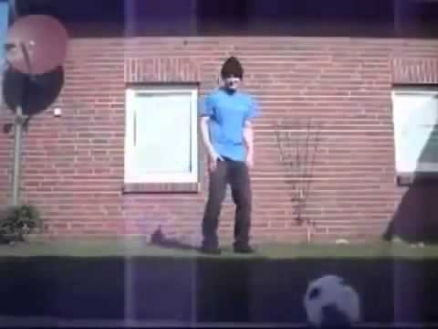 Кот улетел в танце 