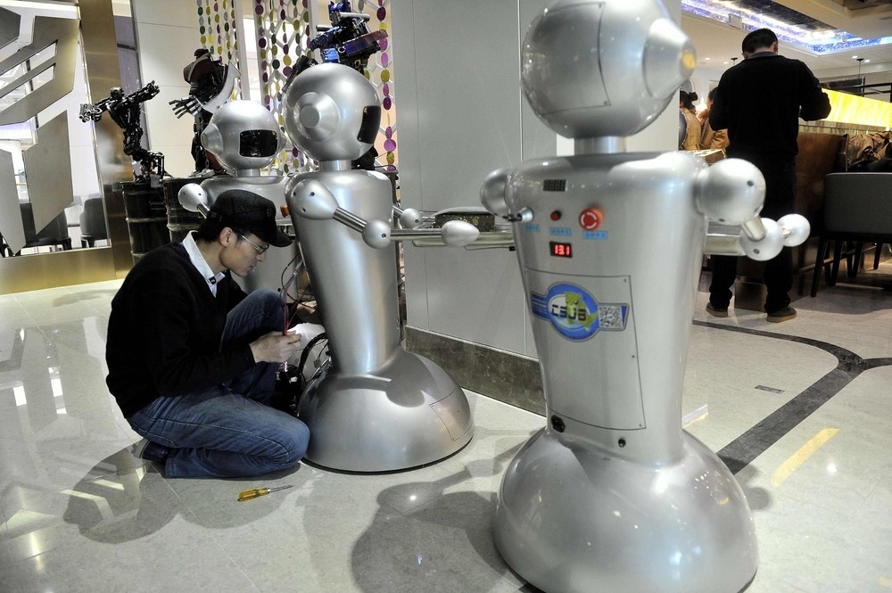 Самый крупный роботизированный ресторан в Китае