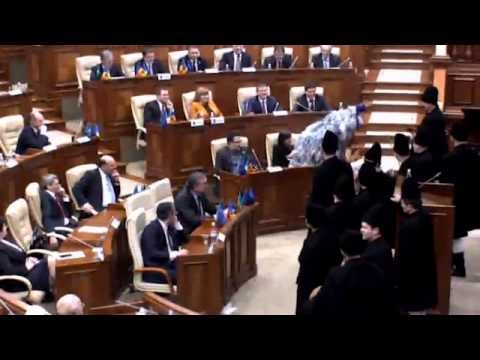 Новогодний треш в парламенте Молдовы