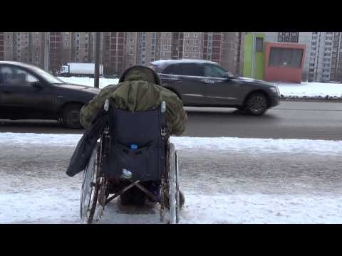 Попрошайка у дороги