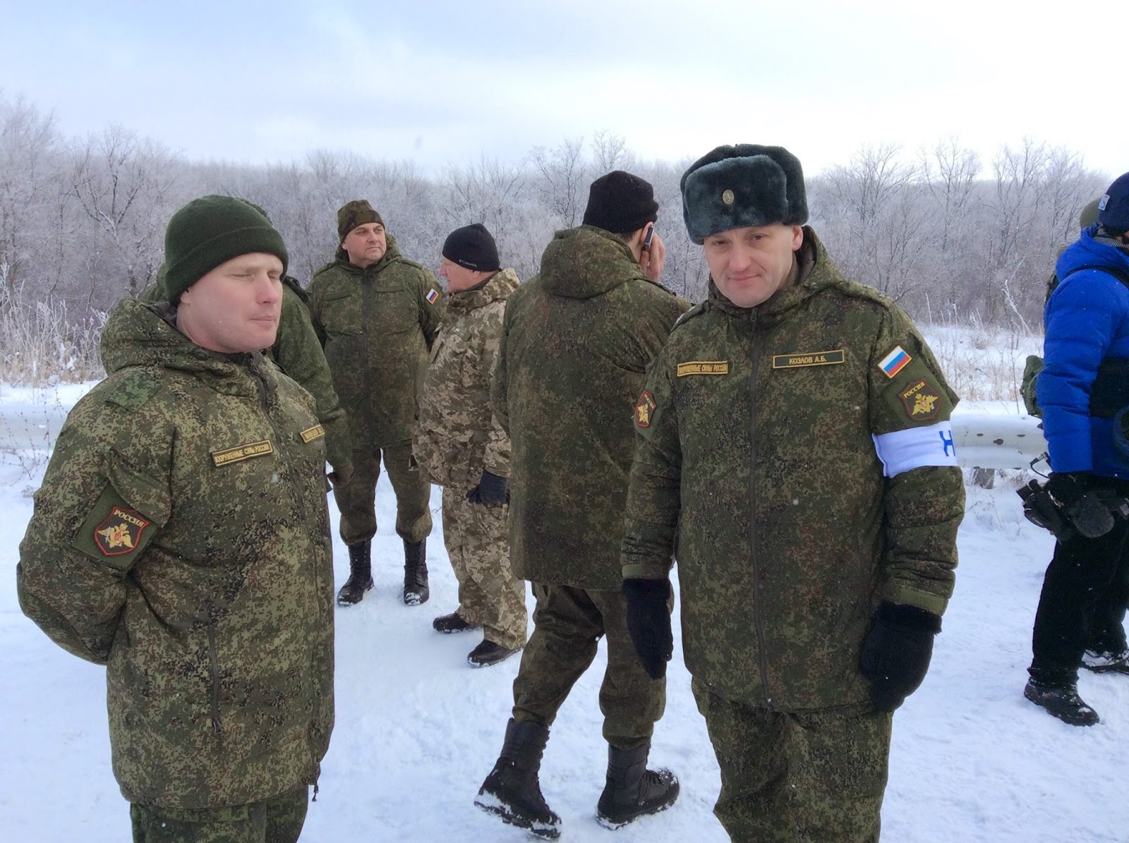 Российские военные на Донбассе на законных основаниях. Фотодоказательс