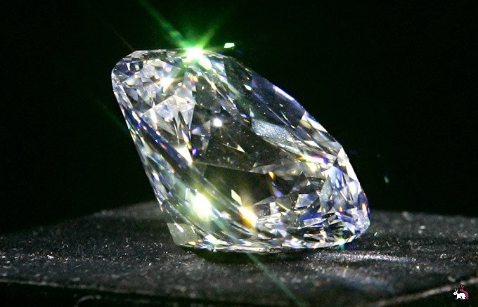 Загадочный камень из России содержит 30 000 алмазов