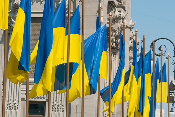 Президент Порошенко запретит мужчинам от 18 до 60 лет выезжать из Укра