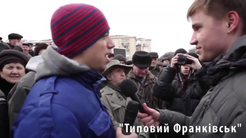 Дурнев вручает Яценюку морковку