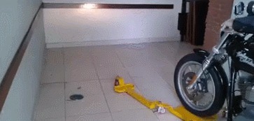 Для удобства парковки мотоцикла в гараже