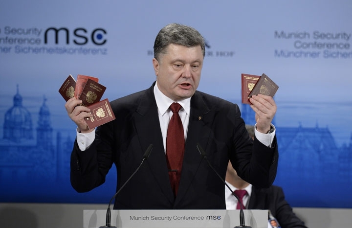 Фотожабы на Порошенко с паспортами  