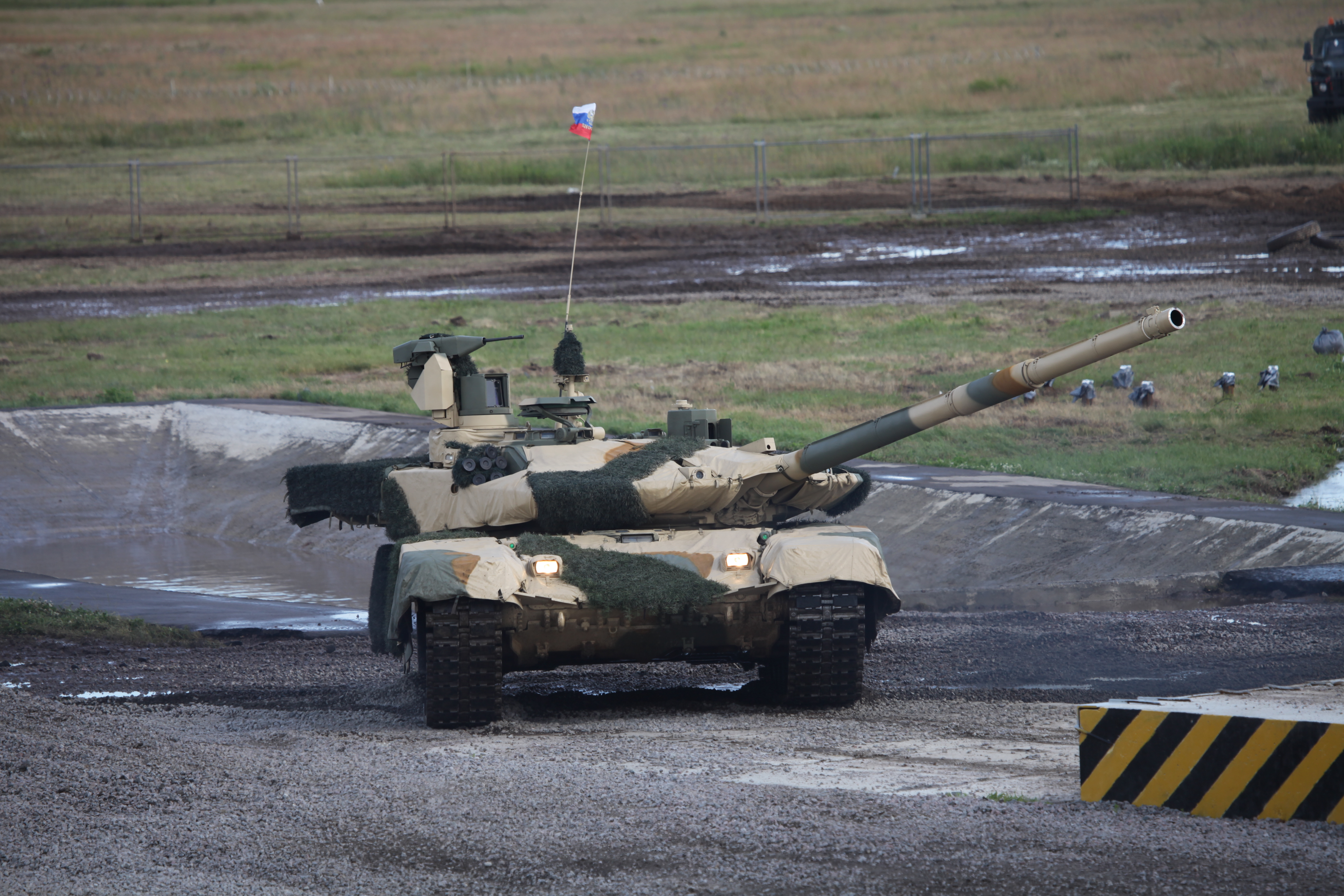 Танк Т-90СМ с системой «Айнет» ни кому не оставит шансов.