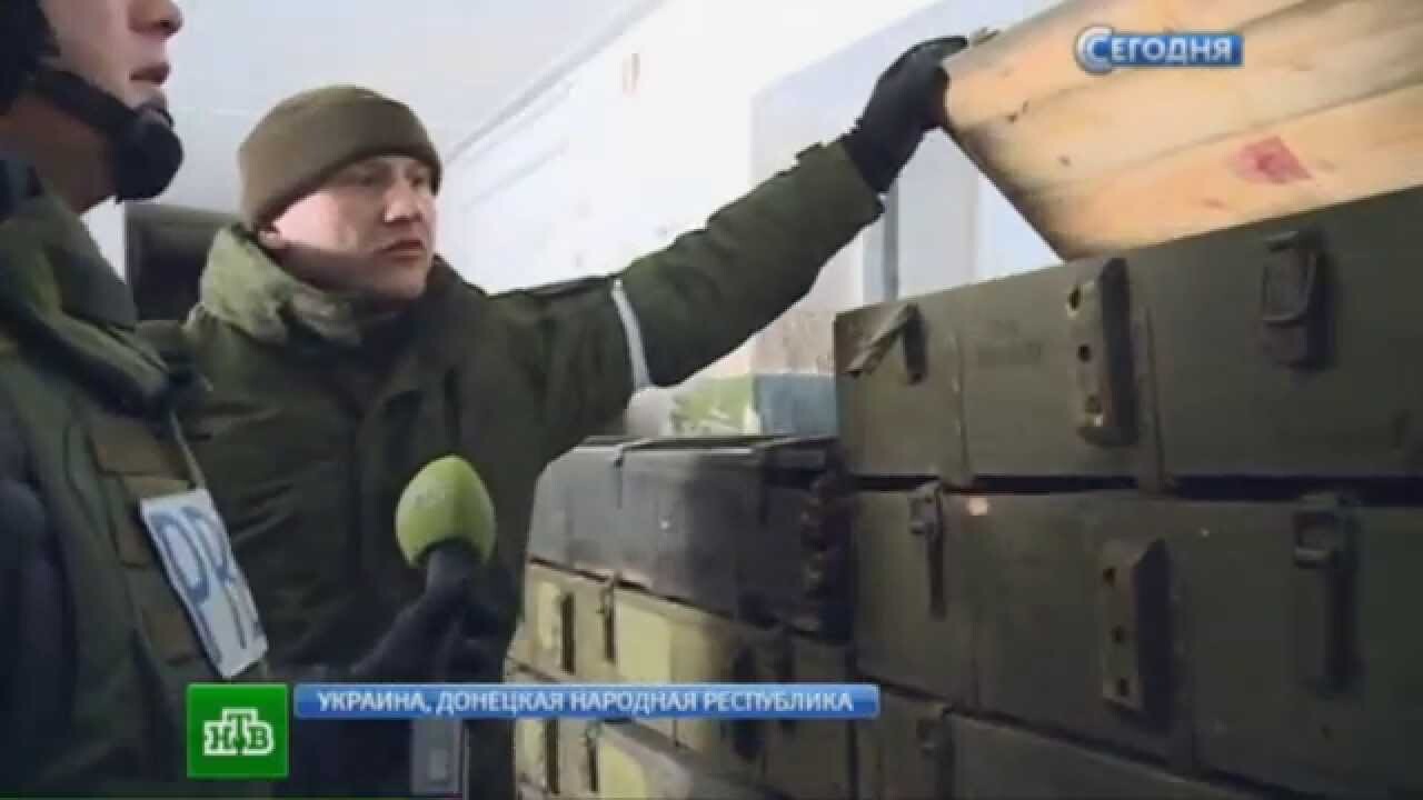 После бегства ВСУ, бойцы Новороссии находят оружейные склады и амуници