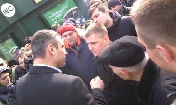 Кличко опешил от вопроса о 23 февраля и предложения идти на фронт