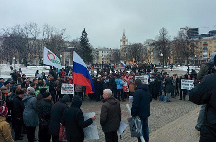 Участников воронежского марша «Весна» закидали зеленкой