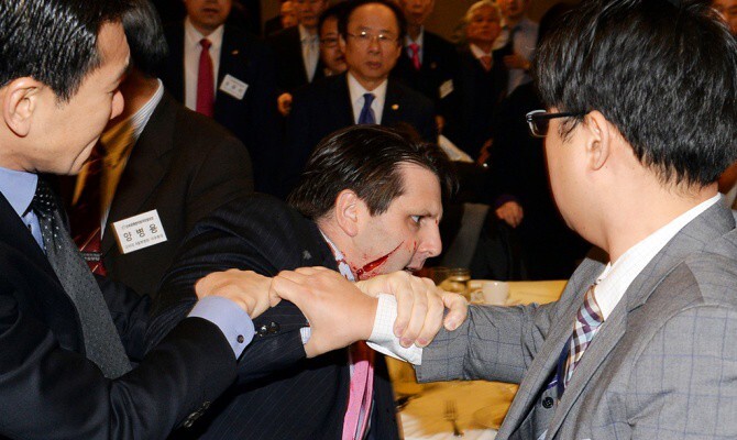 Посол США в Южной Корее пострадал за «подстрекательство»