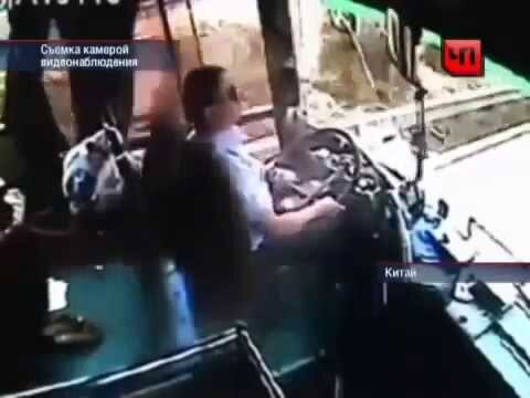 Перед смертью водитель автобуса спас пассажиров 