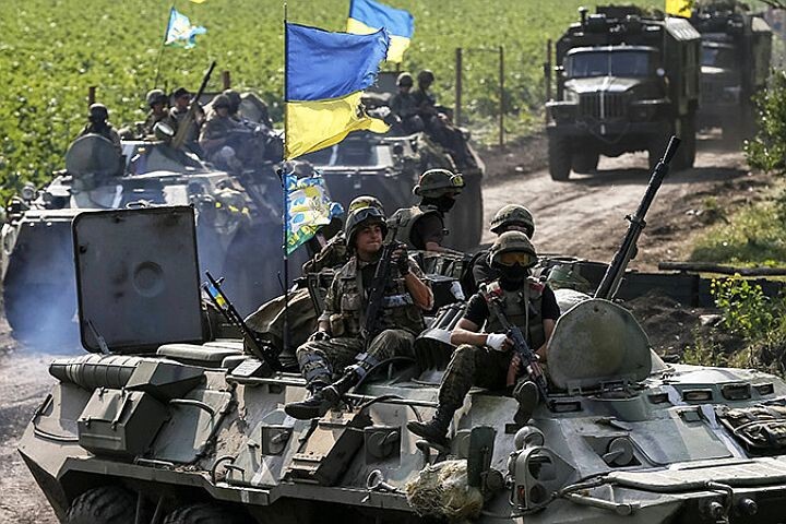Порошенко требует от Крыма вернуть танки