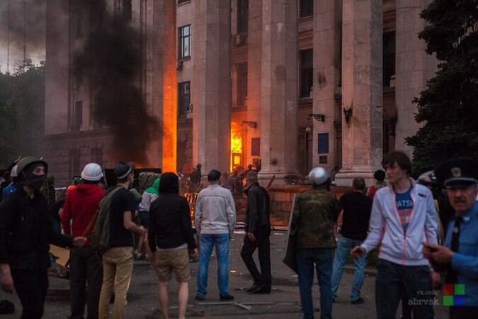 Преподаватель ударил студента-нациста, сжигавшего людей в Одессе