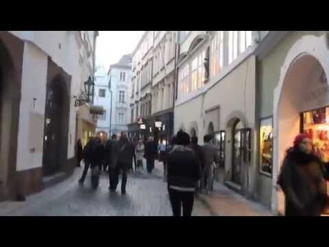 Вот какие девочки гуляют по Праге, 