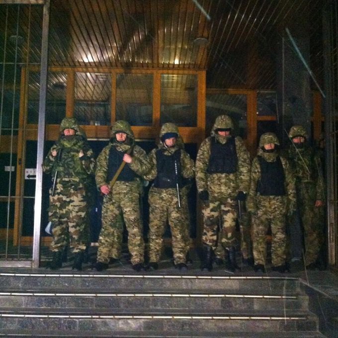 Бойцы батальона Коломойского баррикадируются в «Укрнафте»