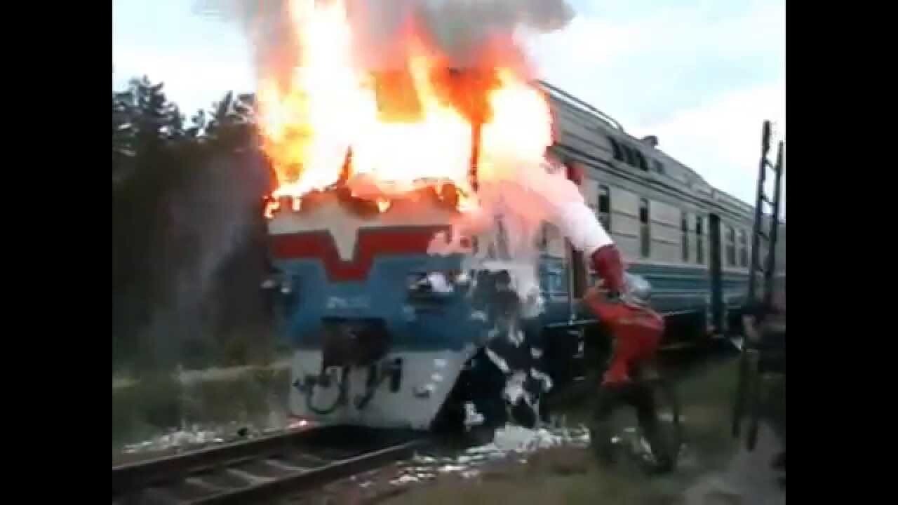 Загорелся пассажирский поезд