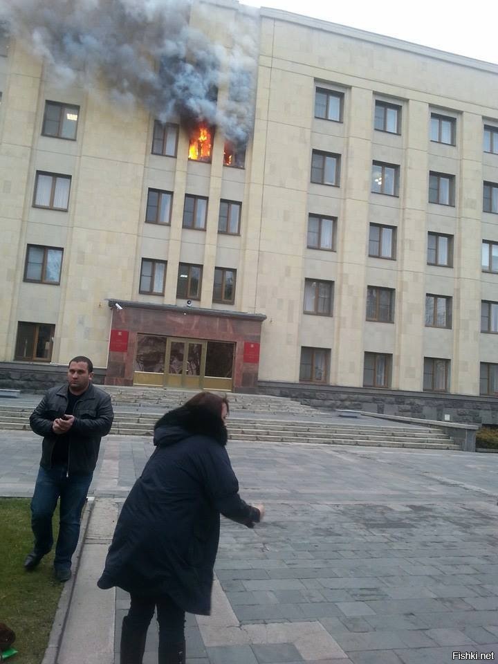 В Ставрополе горит здание Думы