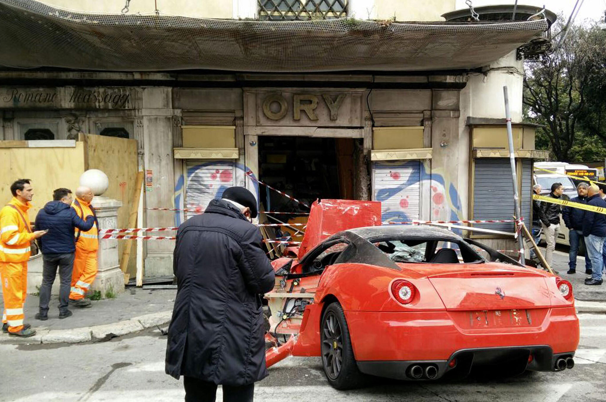 Cотрудник автостоянки случайно разбил Ferrari