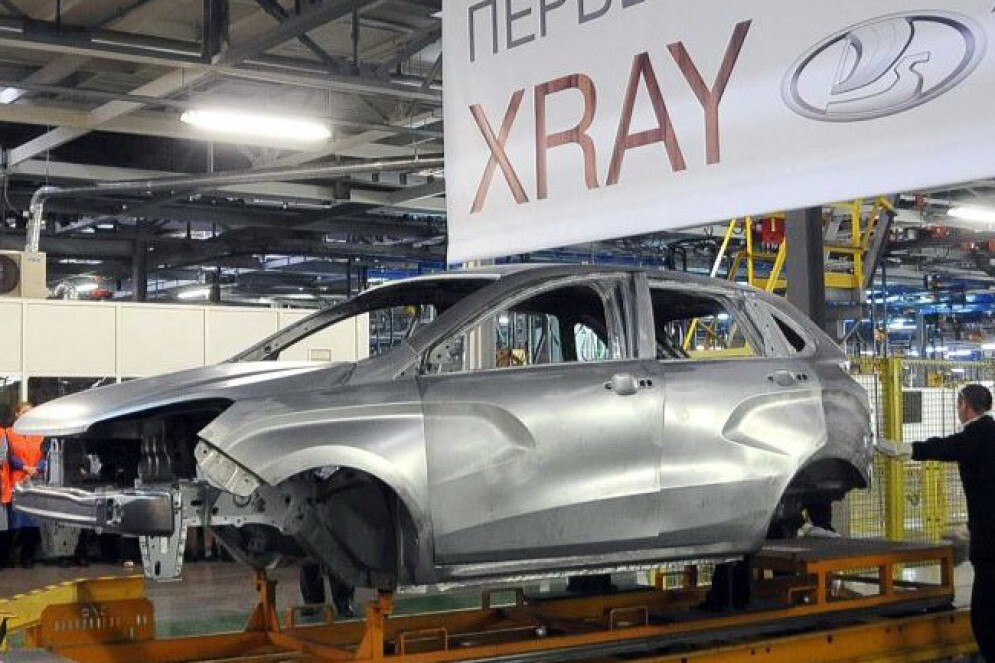 Первое фото кузова кроссовера Lada Xray
