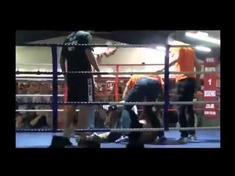 Судья уложил боксёра за 2 секунды