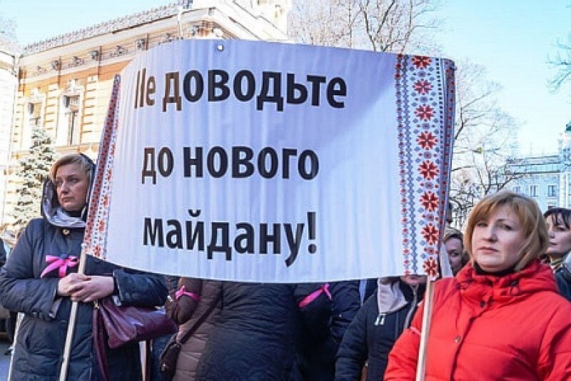 Унылые лица скакунов... 