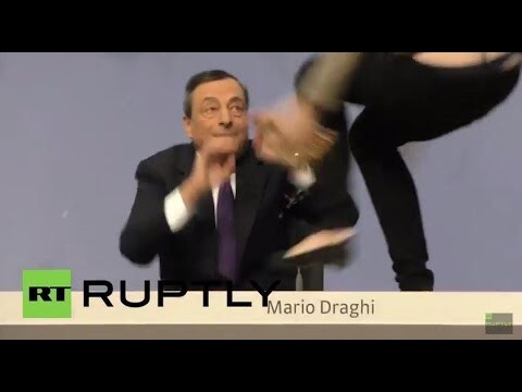 Активистка напала на главу ЕЦБ