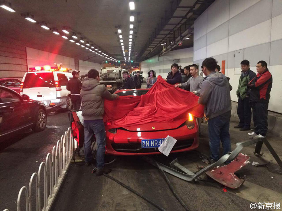 В Китае разбили Lamborghini и Ferrari