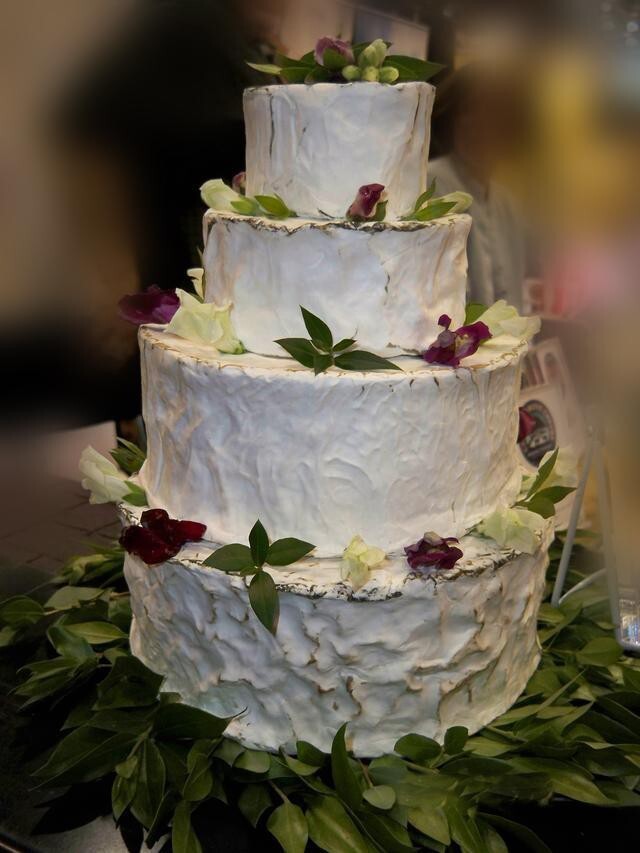 20 великолепных свадебных тортов из сыра и мяса