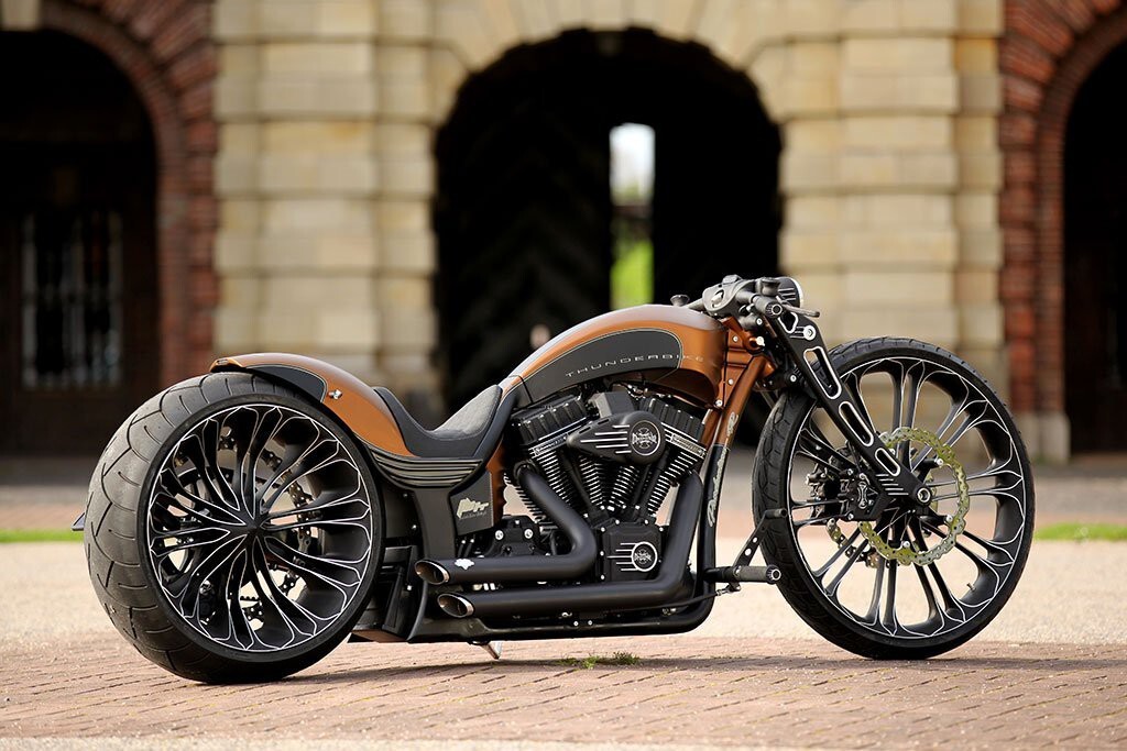 Еще один роскошный кастом Harley-Davidson от Thunderbike