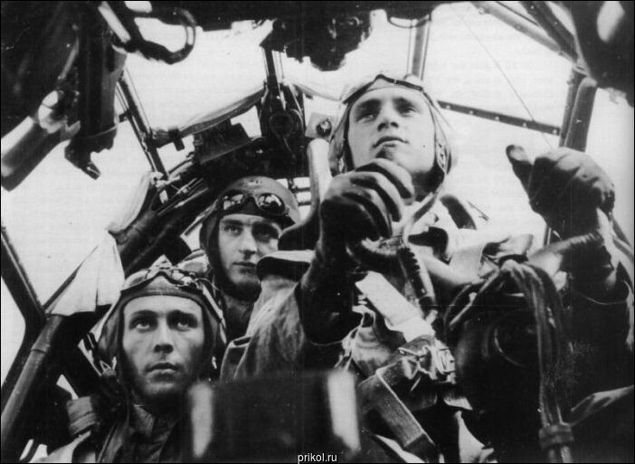 Баннер с немецкими летчиками ко Дню Победы