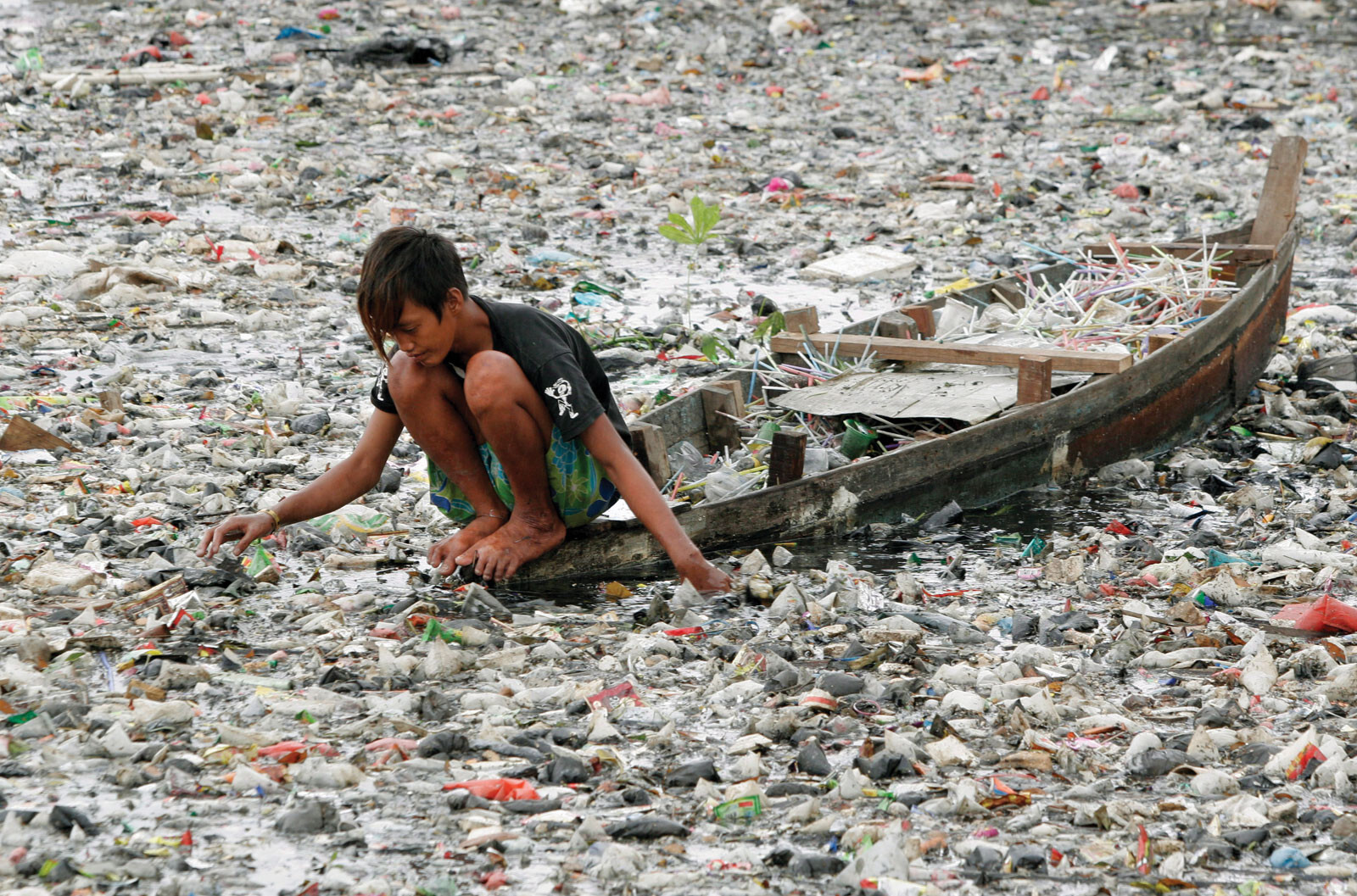 Самая грязная на планете река - Цитарум (Индонезия)