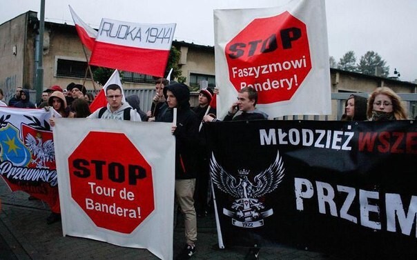 В Варшаве польские националисты вышли на митинг с плакатами
