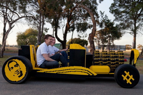 Действующая модель автомобиля из LEGO