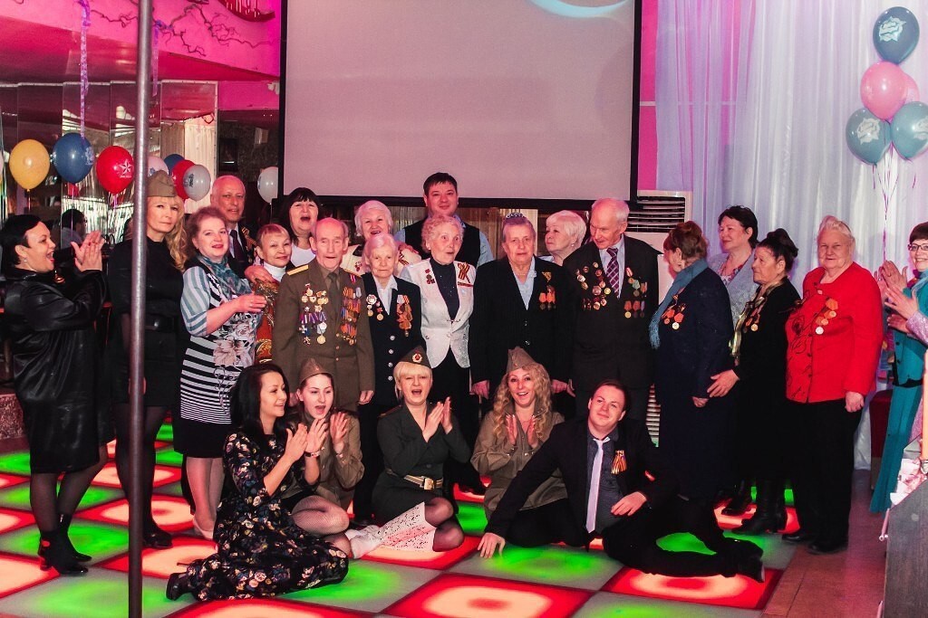 Ветеранов пригласили отпраздновать Победу в стриптиз-клубе