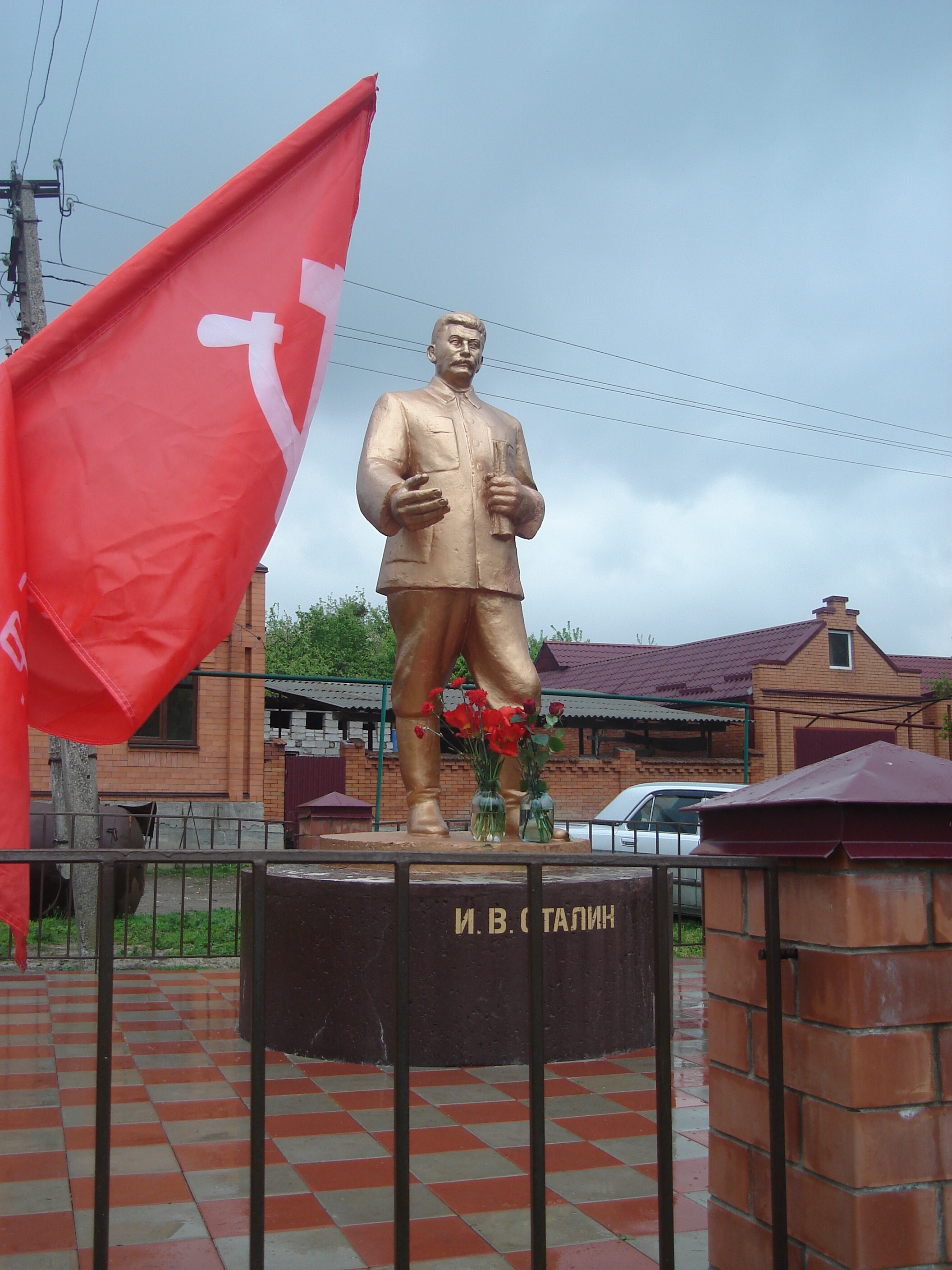 И.В. Сталин.  Памятники - это тоже история нашей страны