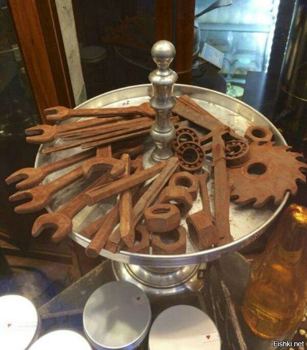 Инструмент из шоколада