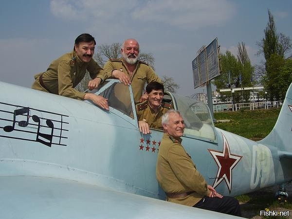 ПОЮЩАЯ ЭСКАДРИЛЬЯ