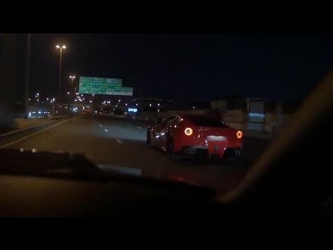 Дорогая авария Ferrari F12 