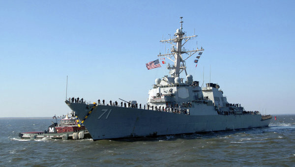 Авиация ЧФ вынудила эсминец США отойти в восточную часть Черного моря