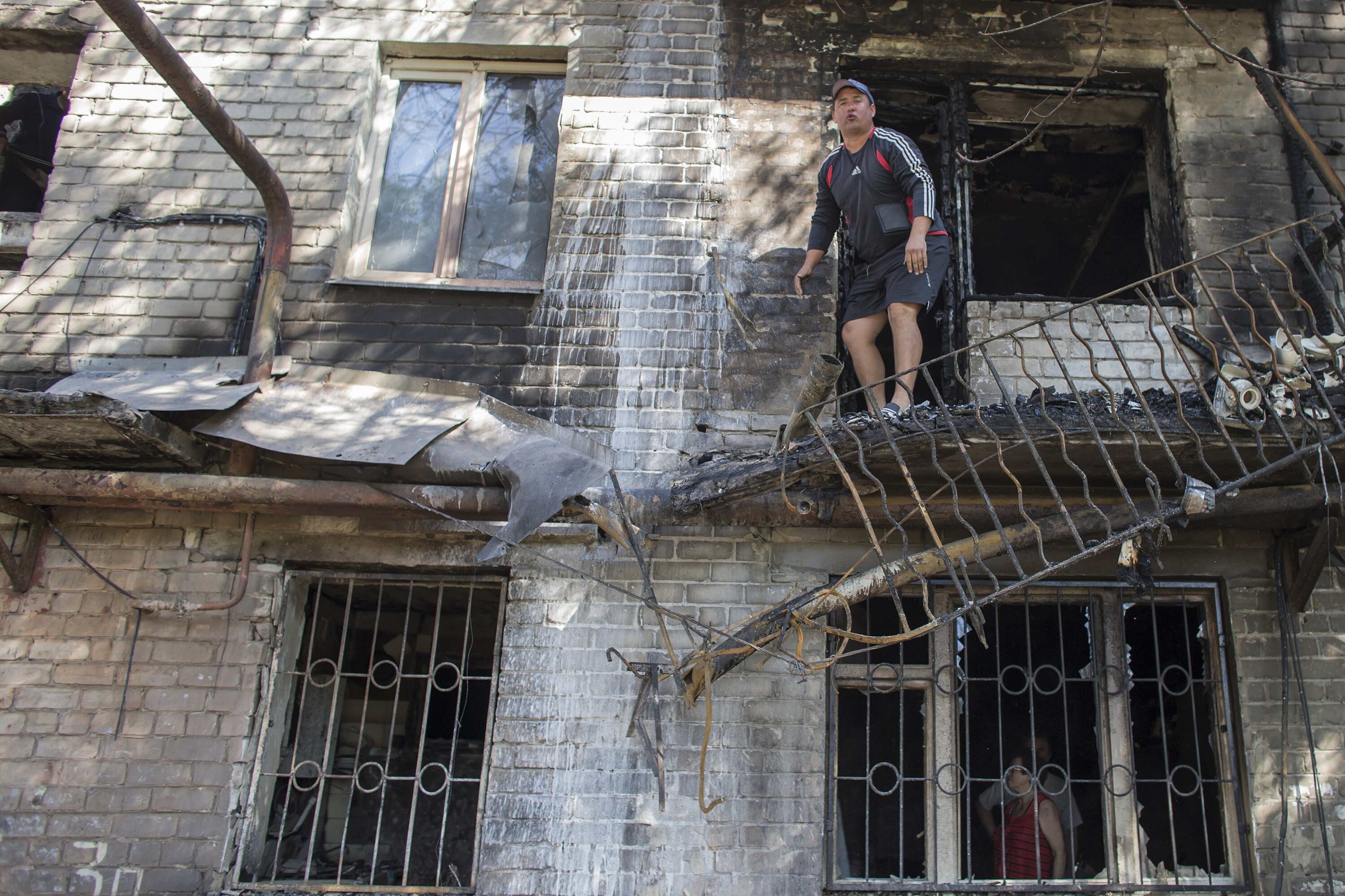 Украинские военные обстреливают жилые кварталы Донецка