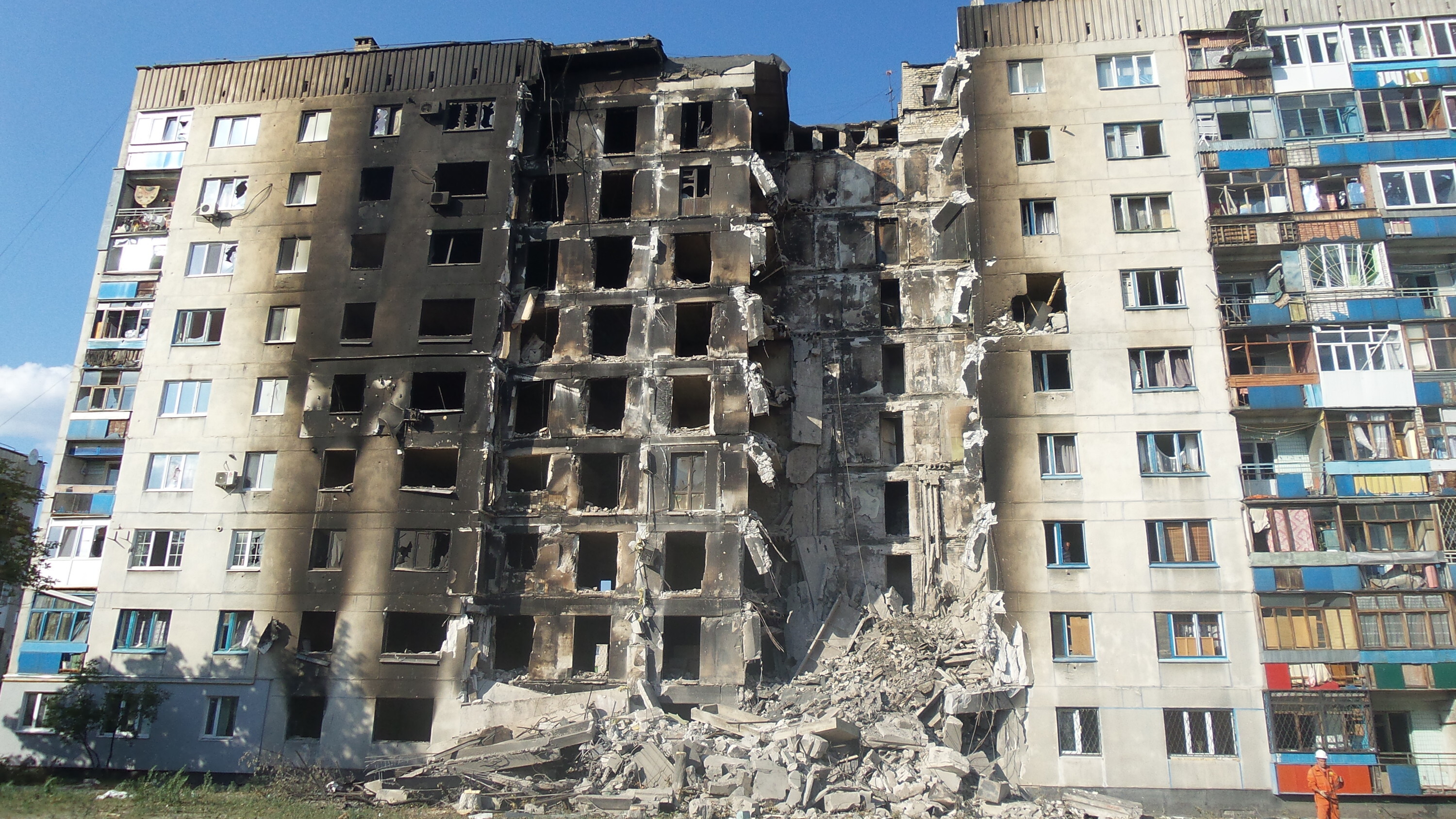 В результате обстрела Донецка повреждено много зданий! 