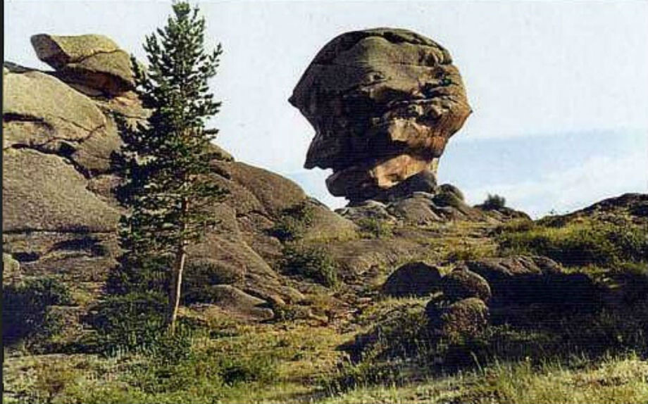 Скала - Человеческая голова. Баян-Аул.  Казахстан. Павлодар.  