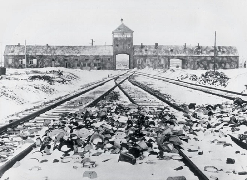 История первого успешного побега из лагеря смерти Освенцима.