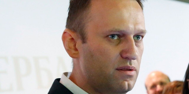 Жители Новосибирска закидали Навального яйцами