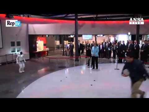 Робот ASIMO VS Меркель