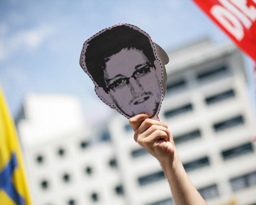 МИ-6 отозвала агентов из-за раскрытых Россией и Китаем файлов Сноудена