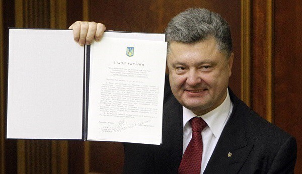 Не прошло и полгода: Украина лишила Януковича звания президента Украин